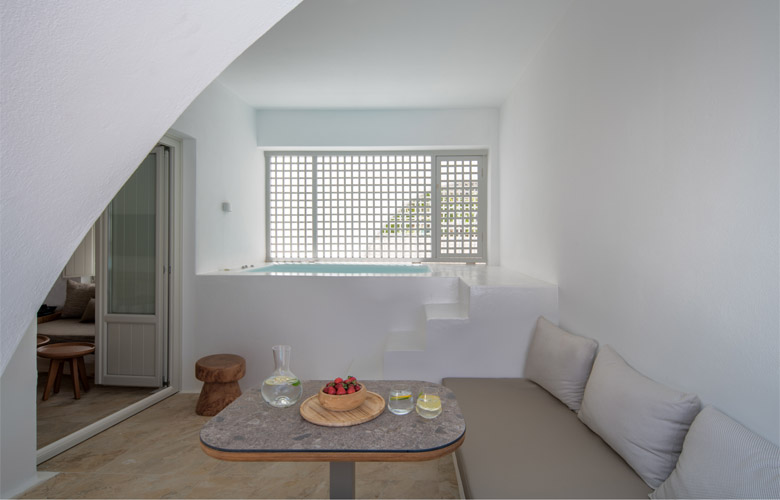 LUXURY SUITE ΜΕ ΥΠΑΙΘΡΙΟ ΥΔΡΟΜΑΣΑΖ